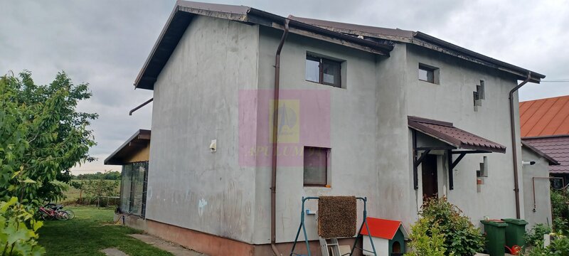 Sabareni, casa 2011, P+M 4 camere + dependinte, curte 500 mp