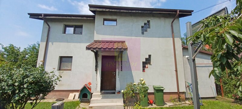 Sabareni, casa 2011, P+M 4 camere + dependinte, curte 500 mp